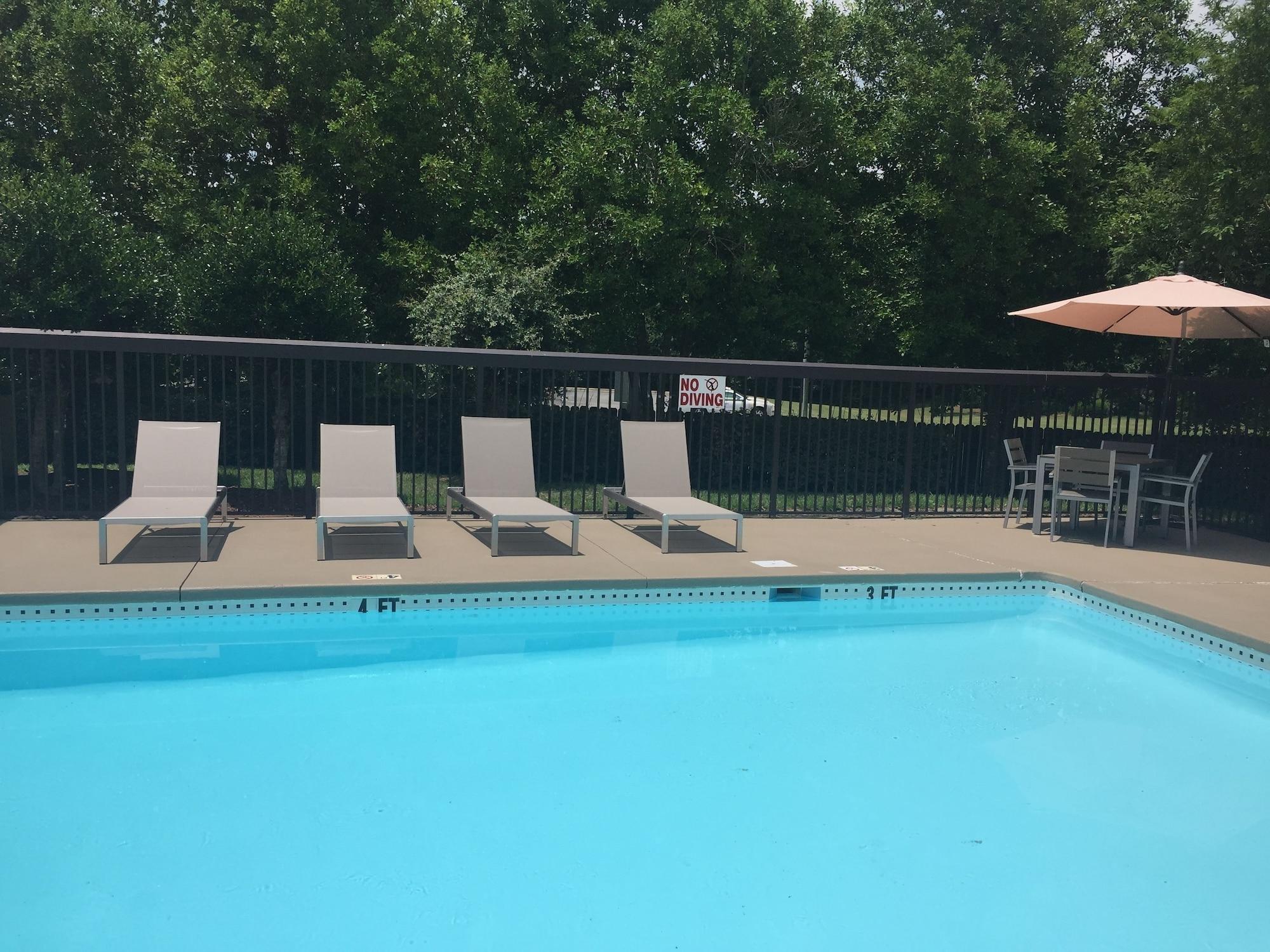 Hotel Country & By Radisson, Greenville, Nc 2*