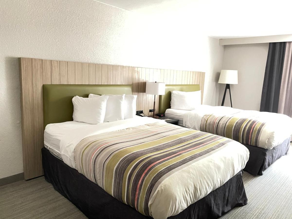 Country & By Radisson, Greenville, Nc 2*