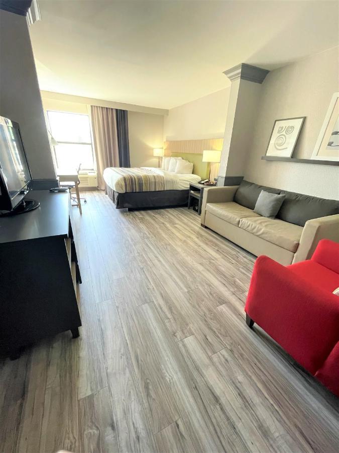 Hotel Country & By Radisson, Greenville, Nc