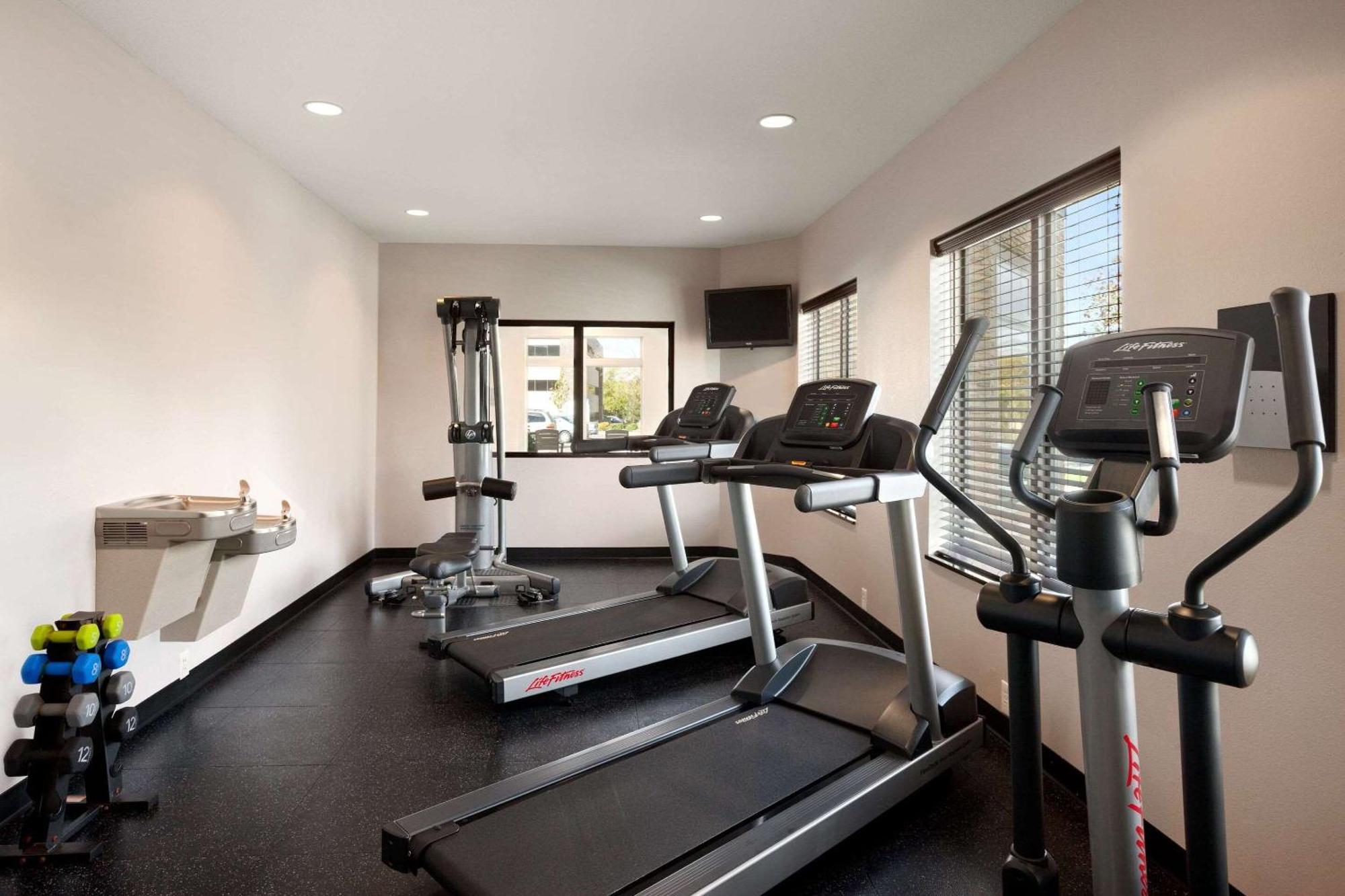 Country & By Radisson, Greenville, Nc Hotel