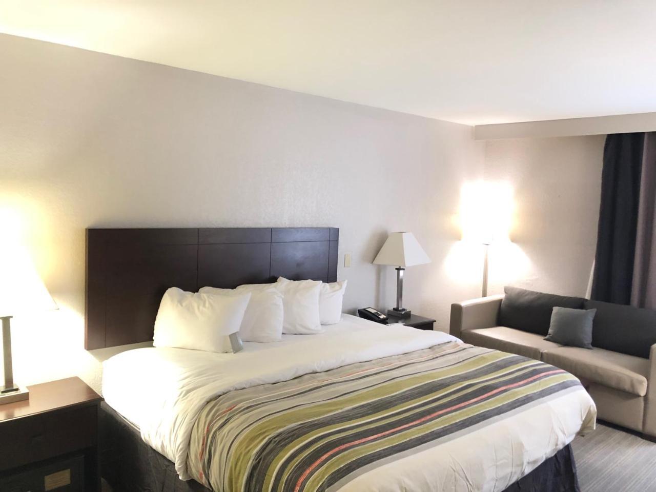 Country & By Radisson, Greenville, Nc Hotel 2*